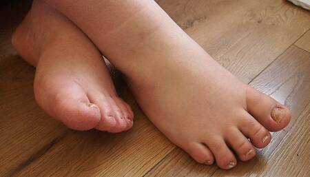 #1 Loser will buy it! - Gold glitter polish (no talk)