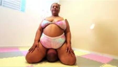 Huge ass in a face sitting BBW is doing a face sitting in a loser guy