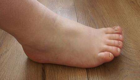 #5 Loser will buy it! - Gold glitter polish (no talk)