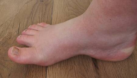 #7 Loser will buy it! - Gold glitter polish (no talk)