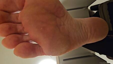 Unaware Giantess Working on Laptop Barefoot Pt 14