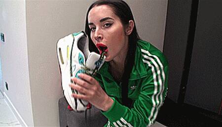 Nike’s sweaty sneakers and socks (1920x1080 HD) MOV