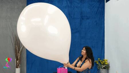 Michelle Uses the Pump to Pop Multiple Balloons 4K (3840x2160)