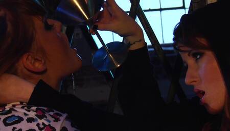 Smoking hot redhead wants her pussy licked now