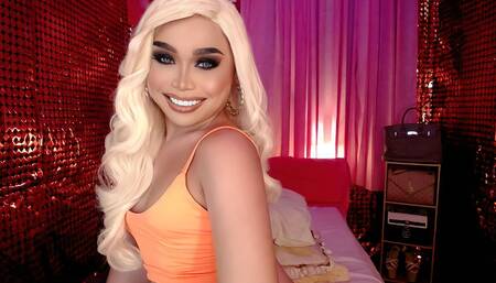 Blonde Shemale.