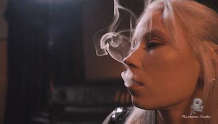 Anette loves to play with smoke FHD MP4