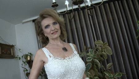 SOLITARY PLEASURE FOR THE HOUSEWIFE WITH BIG SAGGY HANGING TITS