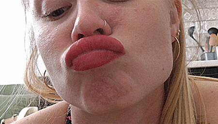 Blondie sniffs her stinky sweet lips! MP4