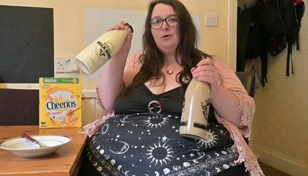 SSBBW UDDER GODDESS SAMPLES MILK