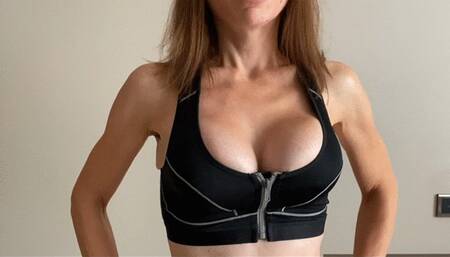 Wet armpits and strong biceps of your Mistress!