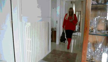 Elizabeth rushes to the meeting MP4 (1920x1080) FHD