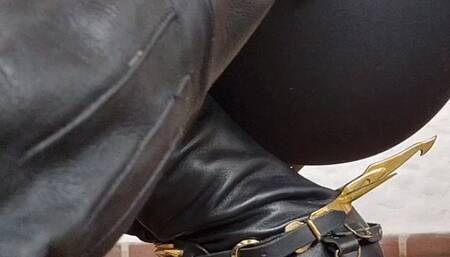 Goddess Joanna crush your eggs