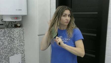 I comb my damp hair and then blow dry it MP4 FULL HD 1080p