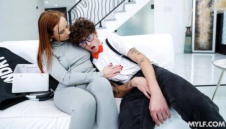 Naughty Holly Lace's doggystyle trailer