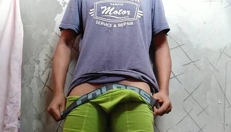 Alan Tokers Masturbates in His Bath