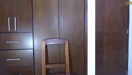 bigass babe squirting all over herself