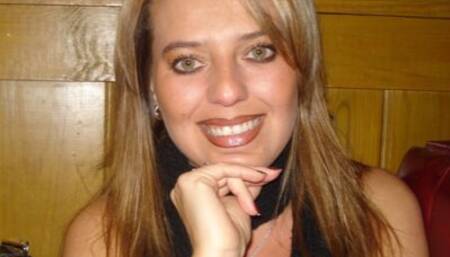 Dirty Colombian Milf LINA NORENA records herself during a quick Masturbation Session