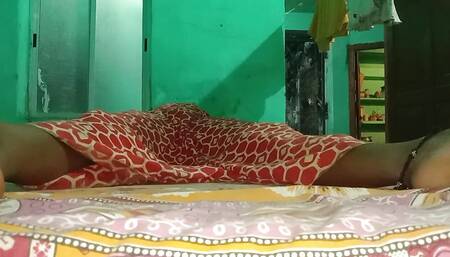 Desi bhabhi ki maalish kar chudai