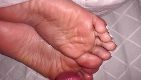 Pervert Takes Advantage of Latinas Feet