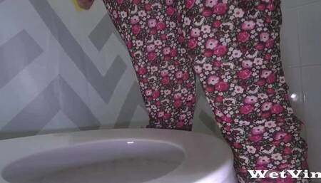 Real Toilet Morning Chubby Ass Peeing