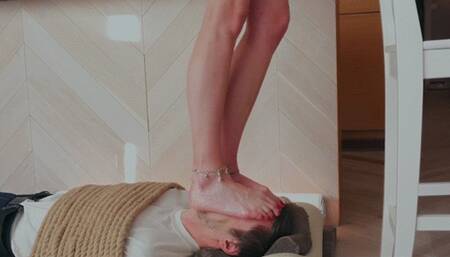 Facestanding - Amber - Use His Face As A Podium - HD 1280x720