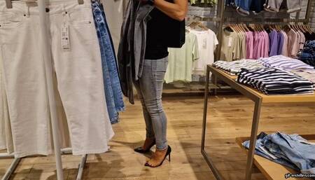 Milfs shoeplay on the shopping tour wmv 1280 x 720