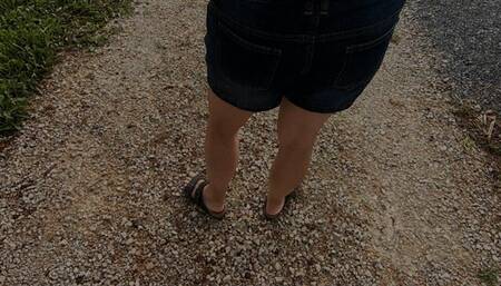 A voluptuous MILF in the sun (2023) (MP4)