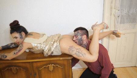 The richest can do anything:Cruel headscissors humiliation