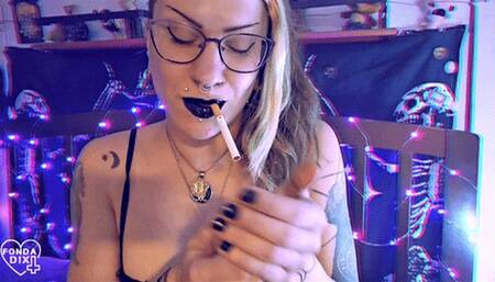 Tease-y smoke & tit tease [MP4 - 720p]