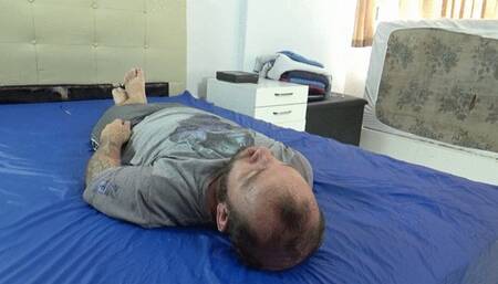 Dwarf girl kiss hand job WITH another dwarf part 1 By Aananzinha and Pitoco Cam By Aline Full hd