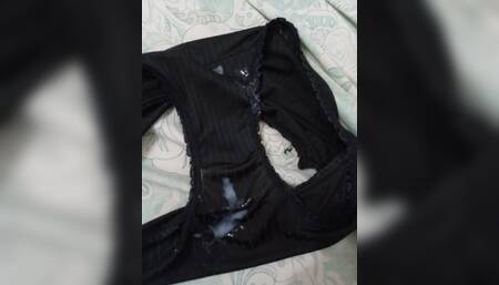 A sexy Arab aunt's used black panties made me masturbate in bed