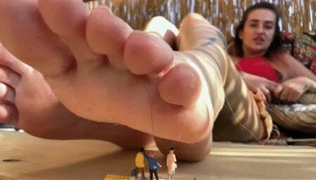 Midgets on vacation with Angie wmv