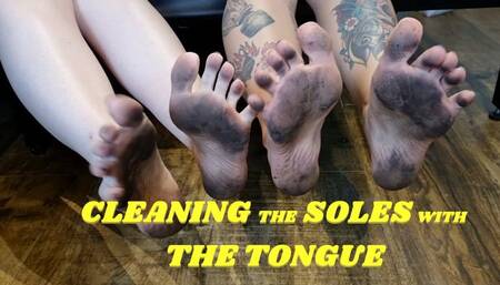 CLEANING THE SOLES WITH THE TONGUE