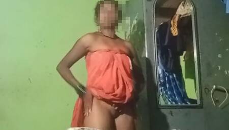 Bhabhi After Bath Dressup 01