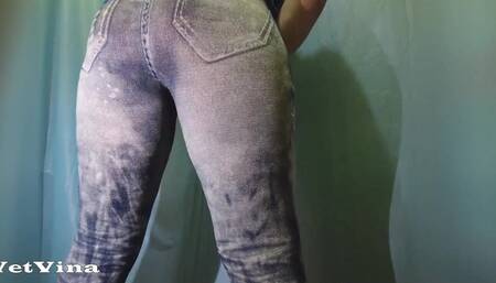 Peeing in Jeans Pants with Big Sexy Ass