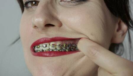 Weronika Wasp - Yellow And Black - HD 1920x1080