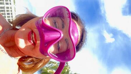 Hot tub with purple dive mad-exercise and mask fill