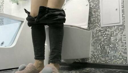 You sit on the toilet doing big things and fart a lot MP4 FULL HD 1080p