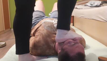 Crushing the slave's head and face with slippers, nylon socks and barefoot