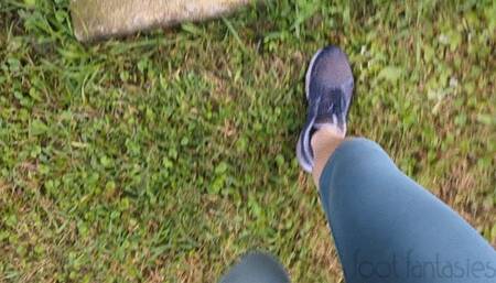 Fifi cranking and trying to start her new car after a hot run in the morning