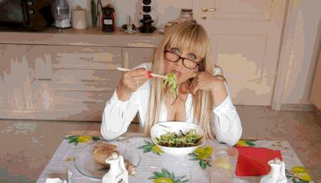 She loves to enjoy food! MP4 (1920x1080) FHD