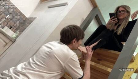 02J Princess Jill Kiss my feet Foot Licking