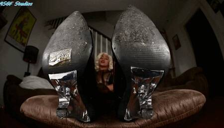 Sahrye just might let you worship her bare soles, but first lick her heels clean! - MP4