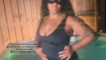 Sexy ebony farting in hottub COMP