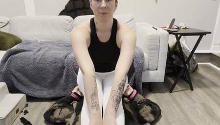 Fully Ignoring Slave While Farting and Giving You JOI (POV)