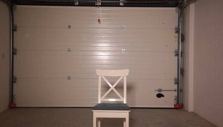 Sexual lapdance turns into leg shaking sex and sucking