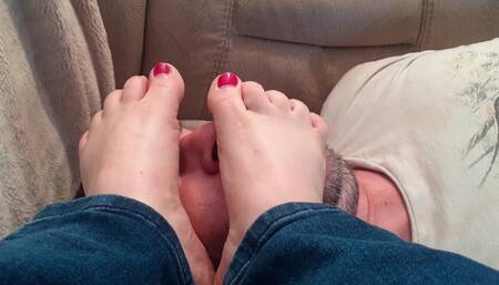 The legs play with the face of the slave