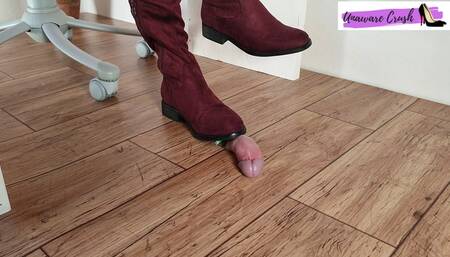 Secretary unaware bootjob two cumshots in row 1080