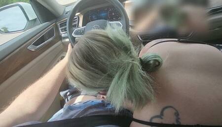 Amateur MILF sucking cock in the car