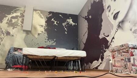 Roxanne Miller - Giantess finds ex-es